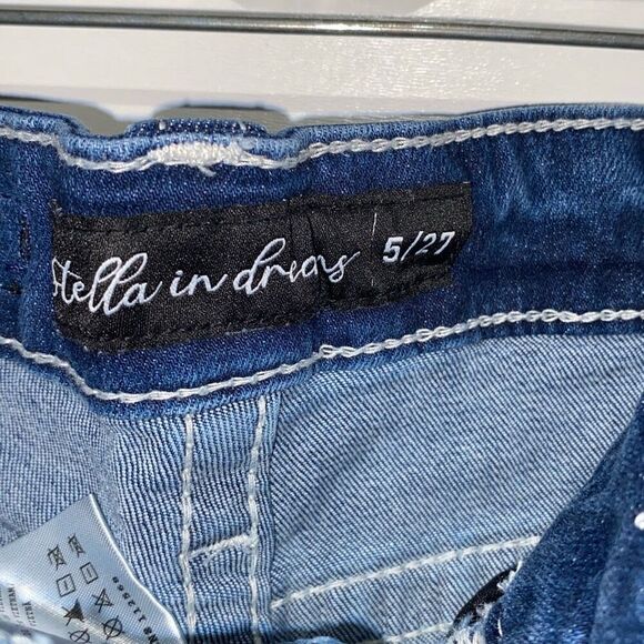 Stella In Dreams Women's Blue Mid Rise Embellished Fringe Jean Shorts Size 27 - Picture 7 of 8